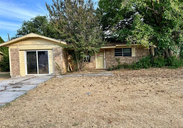 Photo 1 of Sale Pending at 508 Parkway Dr, Brownwood, TX 76801 | MLS# 21392033 | Listing updated on 2026-10-09
