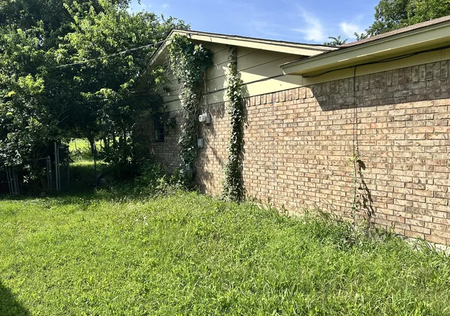Photo 2 of Sale Pending at 508 Parkway Dr, Brownwood, TX 76801 | MLS# 21392033 | Listing updated on 2026-10-09