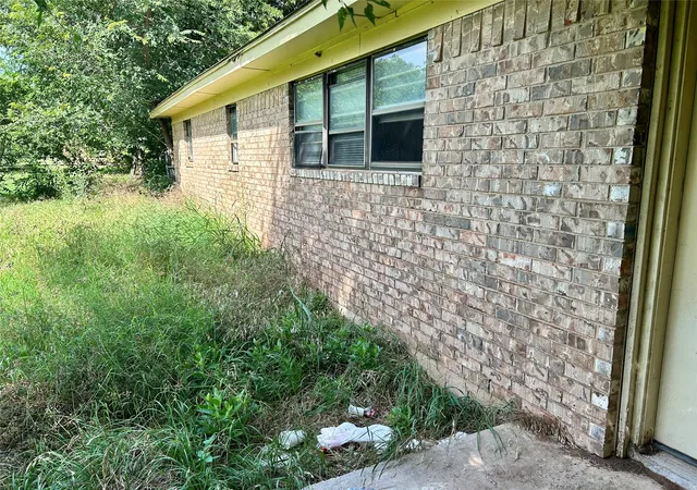 Photo 3 of Sale Pending at 508 Parkway Dr, Brownwood, TX 76801 | MLS# 21392033 | Listing updated on 2026-10-09