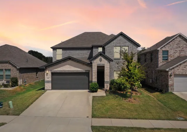 Photo 1 of Single family home for sale at 233 Luna Ln, Lake Dallas, TX 75065 | MLS# 21391517 | Listing updated on 2026-09-22
