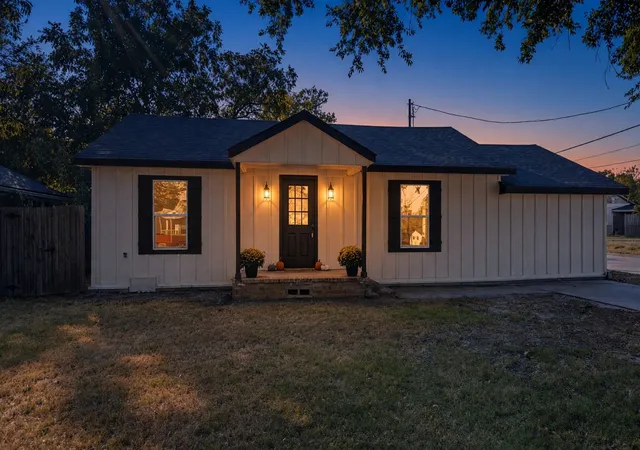 Photo 1 of Single family home for sale at 1047 Davis St N, Sulphur Springs, TX 75482 | MLS# 21391955 | Listing updated on 2026-09-22