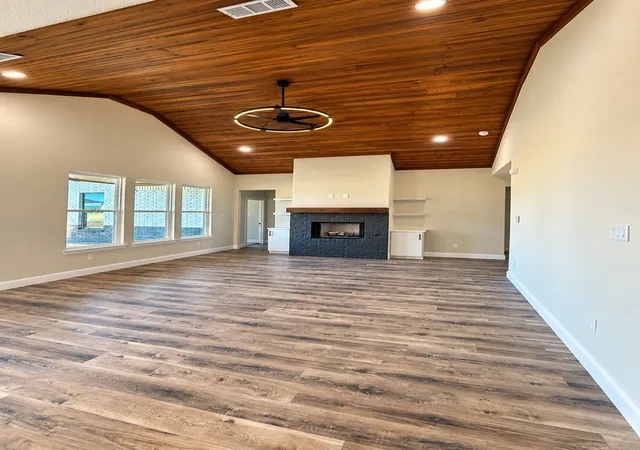 Photo 4 of Single family home for sale at 6025 Huckleberry Ln, Joshua, TX 76058 | MLS# 21391617 | Listing updated on 2026-10-04
