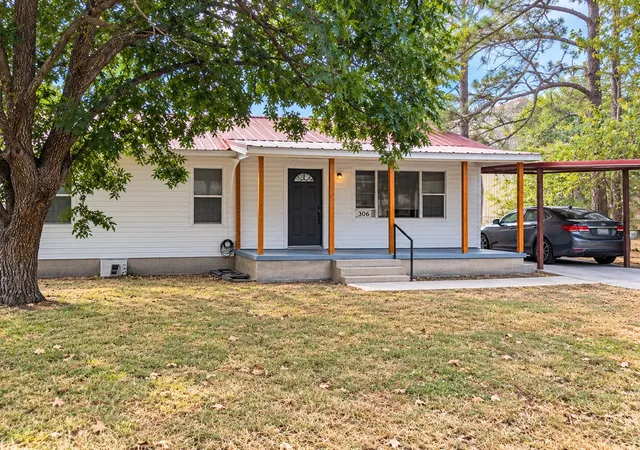 Photo 1 of Single family home for sale at 306 S Oak Ln, Tolar, TX 76476 | MLS# 21392550 | Listing updated on 2026-09-30