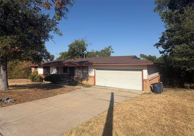 Photo 3 of Single family home for sale at 2121 Kingsdale Dr, Fort Worth, TX 76119 | MLS# 21392552 | Listing updated on 2026-10-09