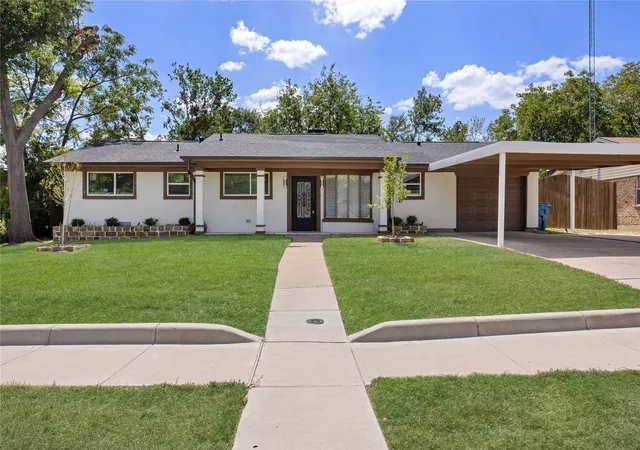 Photo 1 of Single family home for sale at 1418 Royal Dr, Kaufman, TX 75142 | MLS# 21392617 | Listing updated on 2026-09-22