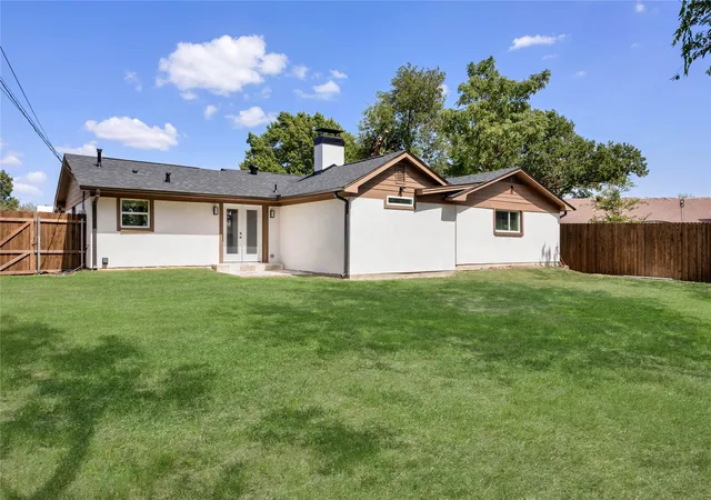Photo 3 of Single family home for sale at 1418 Royal Dr, Kaufman, TX 75142 | MLS# 21392617 | Listing updated on 2026-09-22