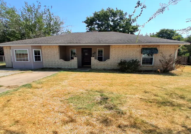 Photo 1 of Sale Pending at 2 Sw Milford, Kingston, OK 73439 | MLS# 21391674 | Listing updated on 2026-10-06