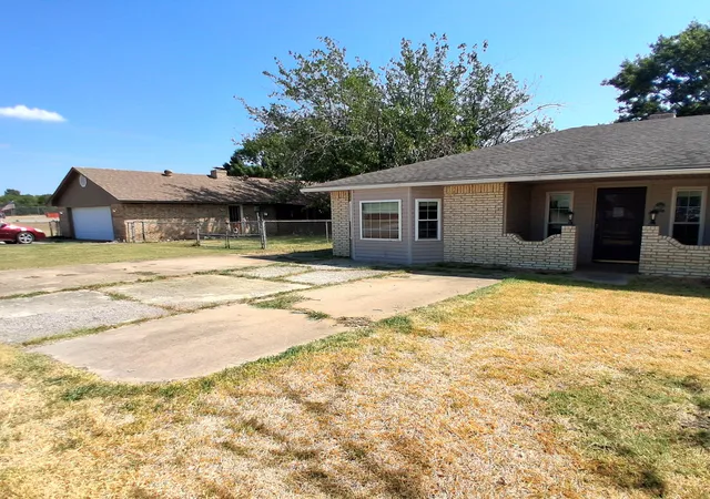 Photo 3 of Sale Pending at 2 Sw Milford, Kingston, OK 73439 | MLS# 21391674 | Listing updated on 2026-10-06