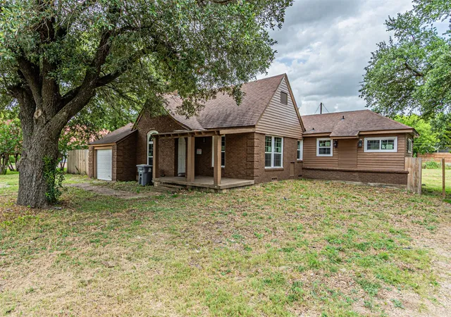 Photo 2 of Single family home for sale at 3116 Cypress Ave, Dallas, TX 75227 | MLS# 21392640 | Listing updated on 2026-09-22