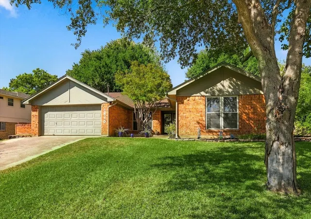 Single family home for sale at 2840 Southridge Dr, Grapevine, TX 76051 | MLS# 21392471