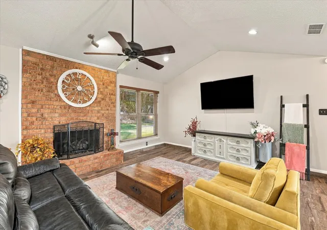Photo 3 of Single family home for sale at 2840 Southridge Dr, Grapevine, TX 76051 | MLS# 21392471 | Listing updated on 2026-10-09