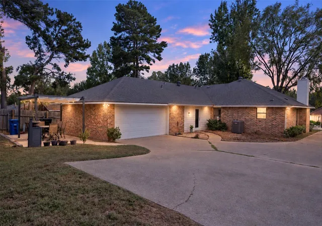 Photo 2 of Single family home for sale at 9319 Lytham Dr, Shreveport, LA 71129 | MLS# 21391853 | Listing updated on 2026-10-05
