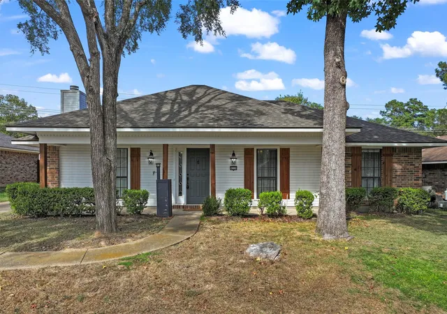 Photo 3 of Single family home for sale at 9319 Lytham Dr, Shreveport, LA 71129 | MLS# 21391853 | Listing updated on 2026-10-05