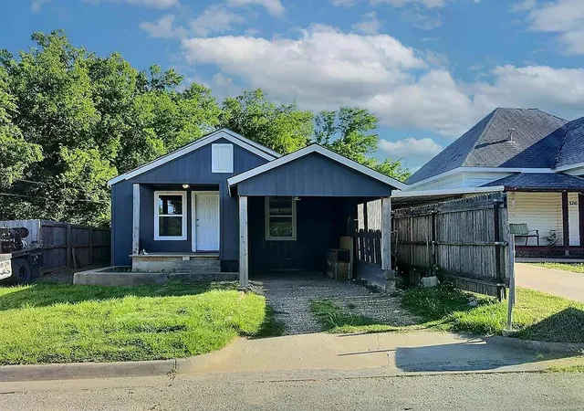 Photo 1 of Multi family home for sale at 330 E Thompson St, Jacksboro, TX 76458 | MLS# 21366933 | Listing updated on 2026-09-22