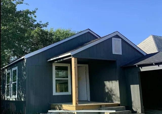 Photo 2 of Multi family home for sale at 330 E Thompson St, Jacksboro, TX 76458 | MLS# 21366933 | Listing updated on 2026-09-22