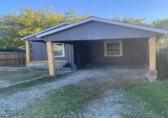 Photo 3 of Multi family home for sale at 330 E Thompson St, Jacksboro, TX 76458 | MLS# 21366933 | Listing updated on 2026-09-22