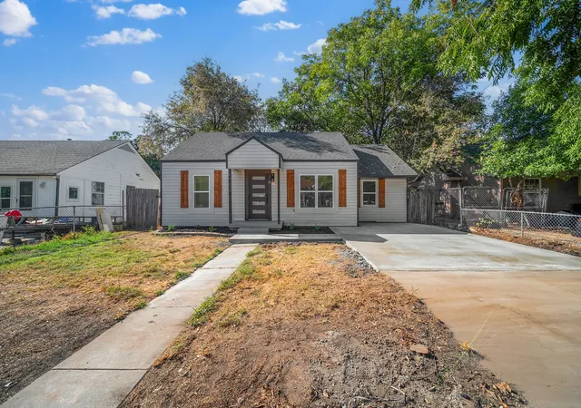 Photo 1 of Single family home for sale at 1513 Ash St, Grand Prairie, TX 75050 | MLS# 21392088 | Listing updated on 2026-10-29