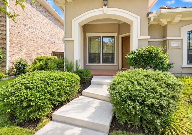 Photo 3 of Single family home for sale at 722 Arbol, Irving, TX 75039 | MLS# 21383929 | Listing updated on 2026-10-03