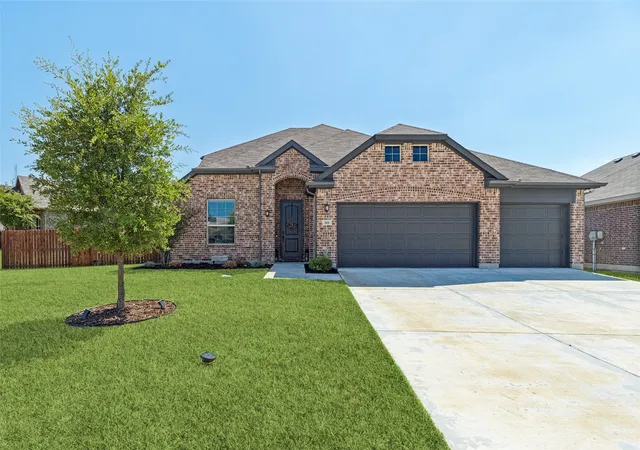 Photo 1 of Sale Pending at 501 Williams Way, Van Alstyne, TX 75495 | MLS# 21389783 | Listing updated on 2026-10-02