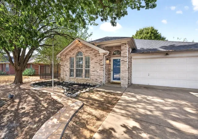 Photo 2 of Single family home for sale at 1150 Marc St, Burleson, TX 76028 | MLS# 21391495 | Listing updated on 2026-09-22