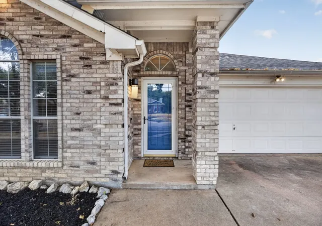 Photo 4 of Single family home for sale at 1150 Marc St, Burleson, TX 76028 | MLS# 21391495 | Listing updated on 2026-09-22