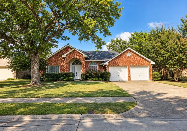 Photo 1 of Single family home for sale at 6406 Azalea Dr, Rowlett, TX 75089 | MLS# 21392633 | Listing updated on 2026-10-02