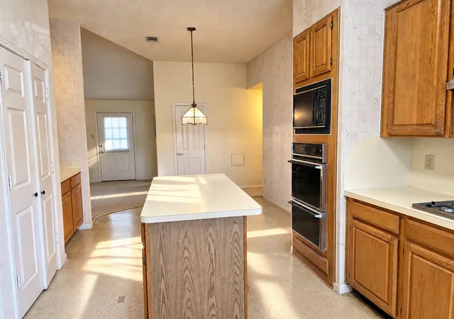 Photo 4 of Single family home for sale at 6406 Azalea Dr, Rowlett, TX 75089 | MLS# 21392633 | Listing updated on 2026-10-02