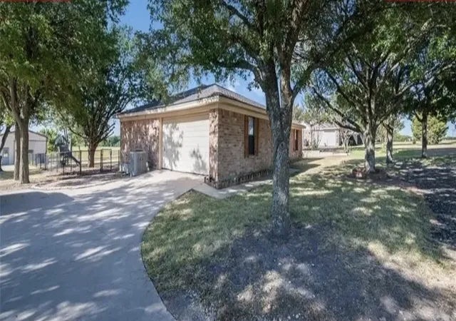 Photo 3 of Single family home for sale at 3517 W Moonlight Dr, Robinson, TX 76706 | MLS# 21392719 | Listing updated on 2026-09-22
