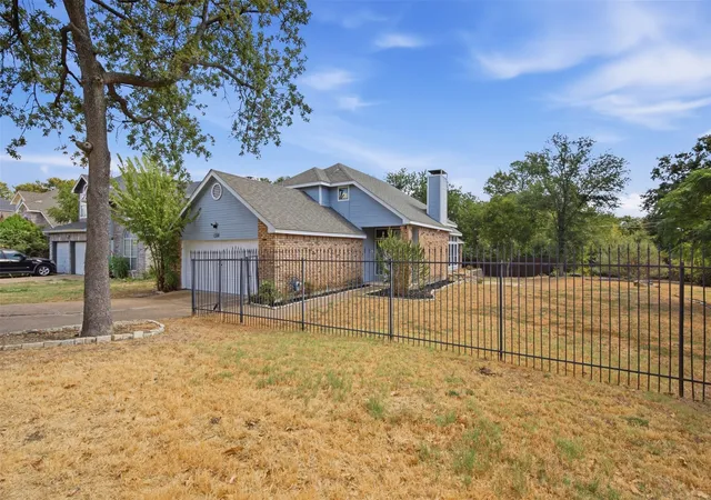 Photo 3 of Single family home for sale at 1308 Carver Ln, Irving, TX 75061 | MLS# 21392416 | Listing updated on 2026-10-08