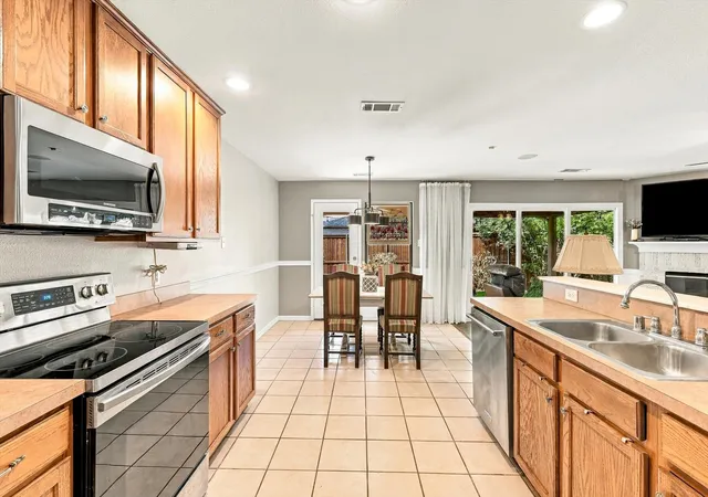 Photo 3 of Single family home for sale at 4301 Grassmere Rd, Fort Worth, TX 76244 | MLS# 21368745 | Listing updated on 2026-10-05