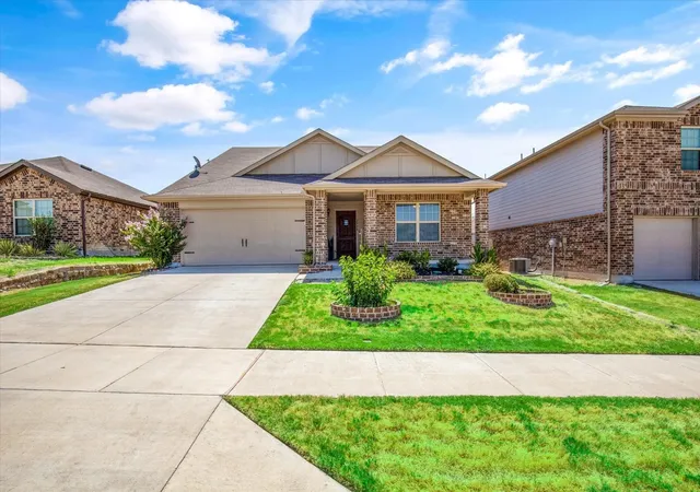 Photo 1 of Single family home for sale at 2929 Spotted Fawn Dr, Fort Worth, TX 76108 | MLS# 21386514 | Listing updated on 2026-09-28