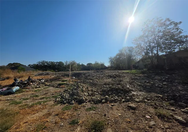 Photo 1 of Land for sale at 2623 Lincoln Ave, Fort Worth, TX 76164 | MLS# 21391775 | Listing updated on 2026-10-05