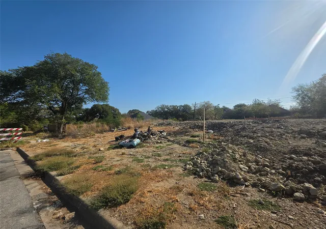 Photo 2 of Land for sale at 2623 Lincoln Ave, Fort Worth, TX 76164 | MLS# 21391775 | Listing updated on 2026-10-05