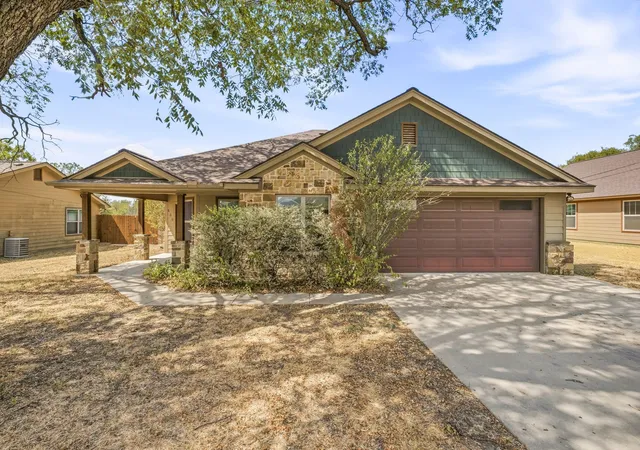 Single family home for sale at 632 N Park St, Dublin, TX 76446 | MLS# 21392264