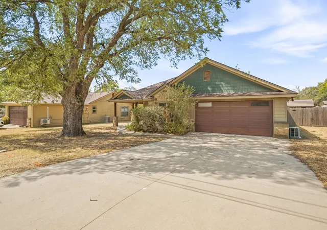 Photo 2 of Single family home for sale at 632 N Park St, Dublin, TX 76446 | MLS# 21392264 | Listing updated on 2026-10-07