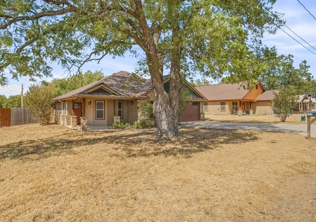 Photo 3 of Single family home for sale at 632 N Park St, Dublin, TX 76446 | MLS# 21392264 | Listing updated on 2026-10-07