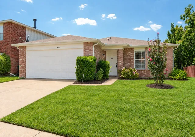 Photo 1 of Single family home for sale at 821 Ml Branch Dr, Garland, TX 75040 | MLS# 21391963 | Listing updated on 2026-09-30