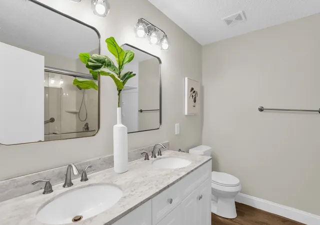 Photo 3 of Single family home for sale at 821 Ml Branch Dr, Garland, TX 75040 | MLS# 21391963 | Listing updated on 2026-09-30