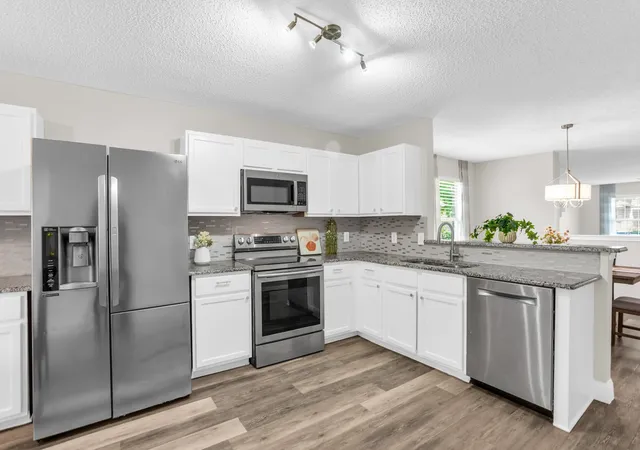 Photo 4 of Single family home for sale at 821 Ml Branch Dr, Garland, TX 75040 | MLS# 21391963 | Listing updated on 2026-09-30