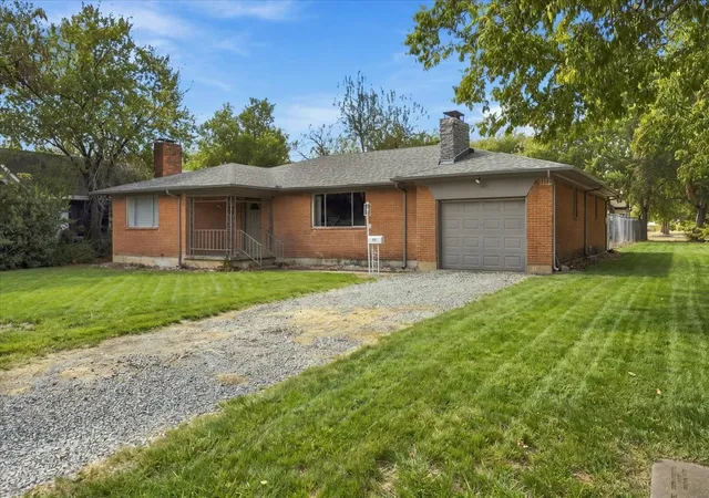 Photo 1 of Single family home for sale at 420 N Cleveland Ave, Sherman, TX 75090 | MLS# 21392793 | Listing updated on 2026-09-23