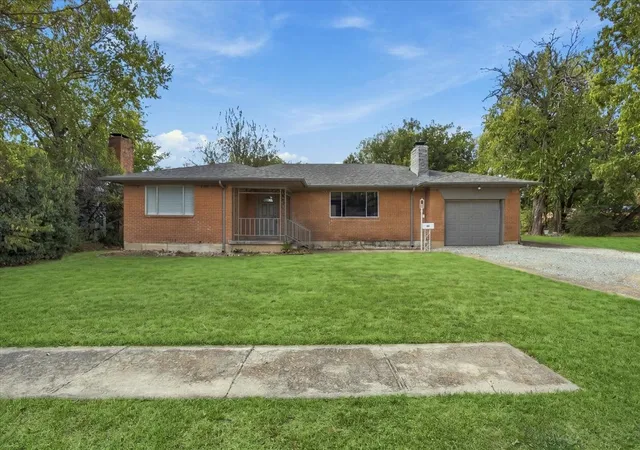 Photo 2 of Single family home for sale at 420 N Cleveland Ave, Sherman, TX 75090 | MLS# 21392793 | Listing updated on 2026-09-23