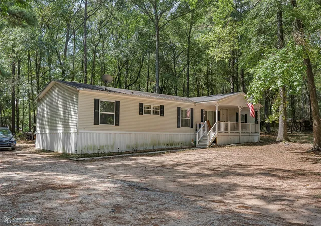 Photo 2 of Manufactured home for sale at 8273 Godfrey Rd, Shreveport, LA 71129 | MLS# 21391628 | Listing updated on 2026-09-23
