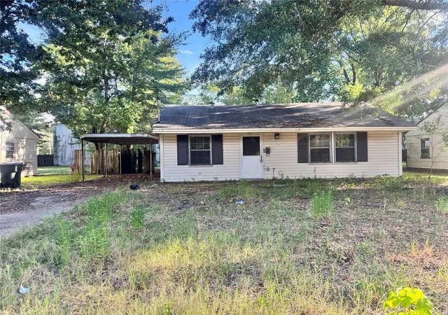 Single family home for sale at 3025 Conmar St, Shreveport, LA 71108 | MLS# 21377338