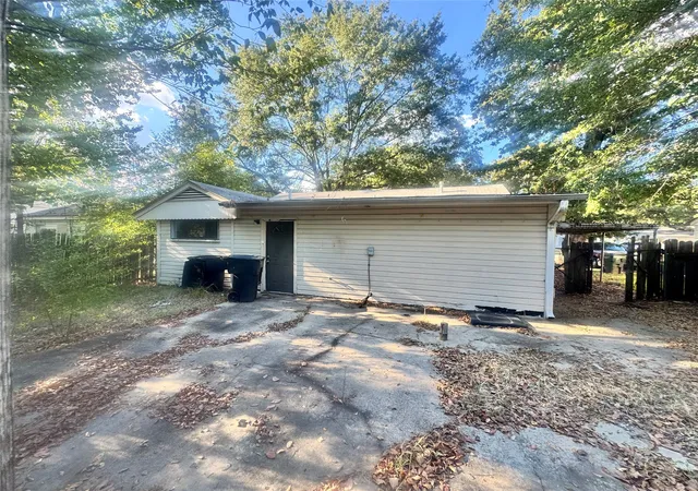 Photo 2 of Single family home for sale at 3025 Conmar St, Shreveport, LA 71108 | MLS# 21377338 | Listing updated on 2026-10-07
