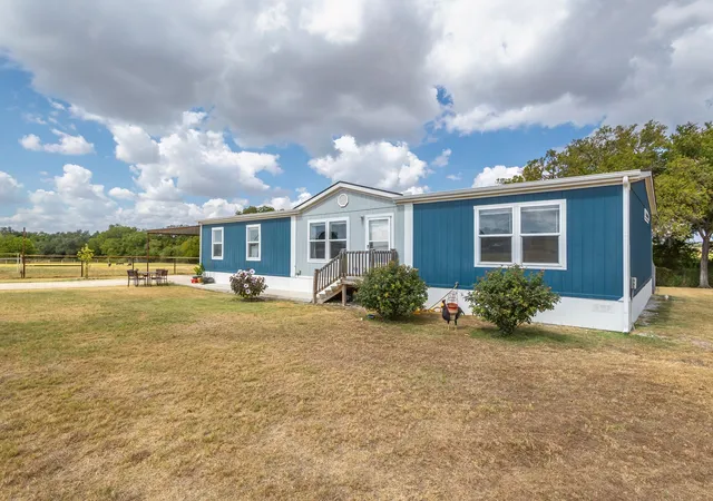Photo 2 of Single family home for sale at 663 Private Rd 1098, Stephenville, TX 76401 | MLS# 21391169 | Listing updated on 2026-10-01