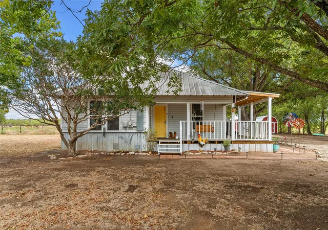 Photo 3 of Single family home for sale at 393 Peevey Ln, Robinson, TX 76706 | MLS# 21391778 | Listing updated on 2026-10-09