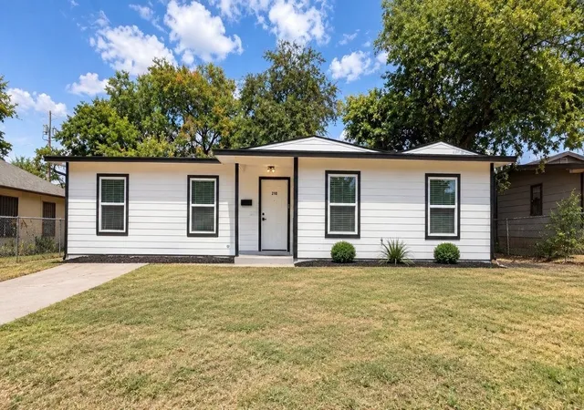 Single family home for sale at 719 Sleeth St, Dallas, TX 75216 | MLS# 21389071