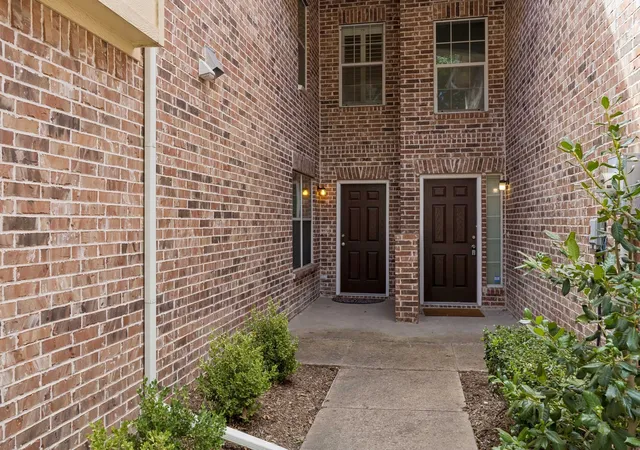 Photo 2 of Townhouse for sale at 10187 Summit Run Dr, Frisco, TX 75035 | MLS# 21380304 | Listing updated on 2026-09-25