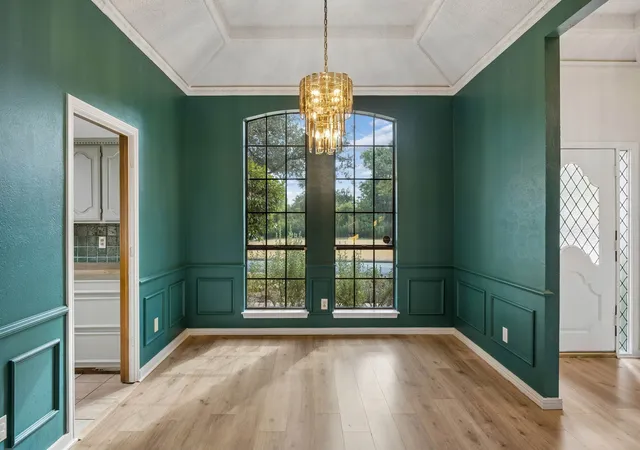 Photo 2 of Sale Pending at 10123 Candlebrook Dr, Dallas, TX 75243 | MLS# 21392345 | Listing updated on 2026-10-06