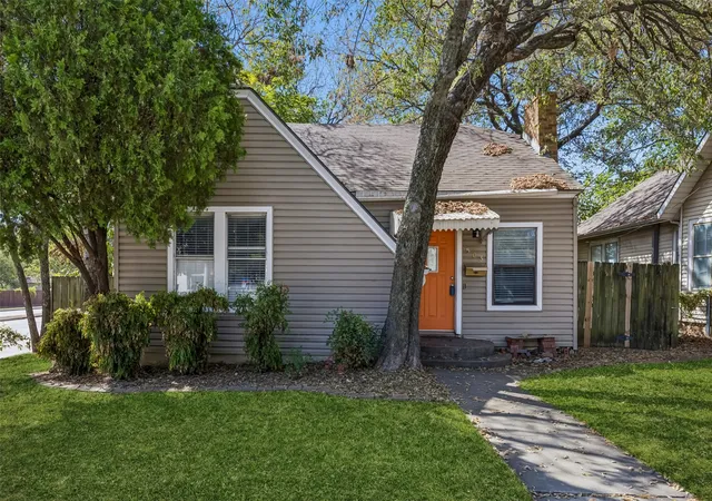 Photo 1 of Single family home for sale at 503 W Sycamore St, Denton, TX 76201 | MLS# 21384569 | Listing updated on 2026-09-28
